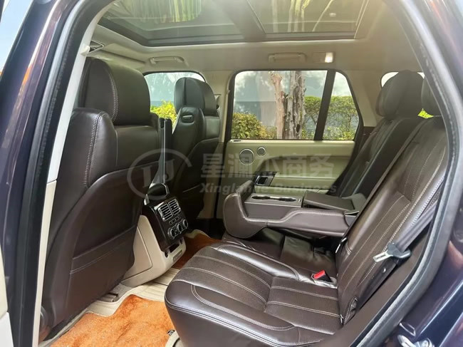 綿陽(yáng)豪華車路虎攬勝出租